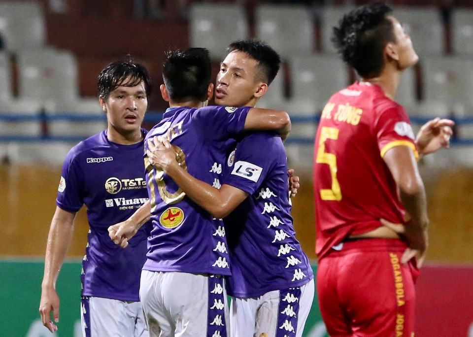 Nhưng cũng không lâu sau, đội chủ sân Hàng Đẫy đã có bàn gỡ hòa 1-1 nhờ công của đội trưởng Văn Quyết. (Ảnh: Hiển Nguyễn/Vietnam+)