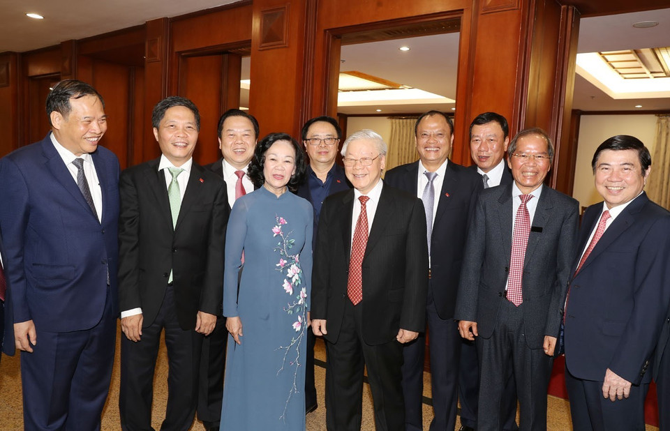 Tổng Bí thư, Chủ tịch nước Nguyễn Phú Trọng với các đồng chí lãnh đạo Đảng, Nhà nước và các đại biểu dự Phiên bế mạc Hội nghị. (Ảnh: Trí Dũng/TTXVN)