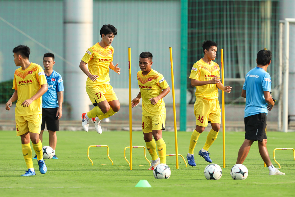 Nhiều gương mặt mới của U22 Việt Nam chưa bắt kịp được không khí, cường độ cao và “đề bài” khó trong tập luyện dười thời huấn luyện viên người Hàn Quốc. (Ảnh: Phúc Tá/Vietnam+)
