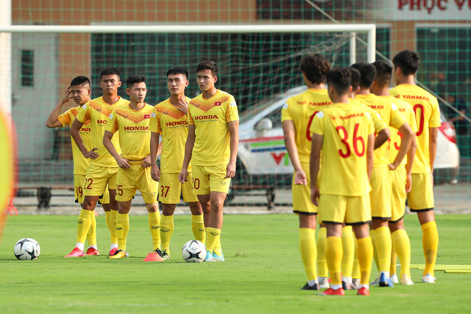 Tuy nhiên, thời tiết thuận lợi không hẳn giúp các cầu thủ U22 Việt Nam tập luyện dễ dàng hơn. (Ảnh: Phúc Tá/Vietnam+)