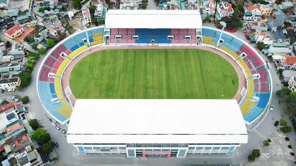 Sân vận động Cẩm Phả là một trong năm điểm tổ chức SEA Games 31 của tỉnh Quảng Ninh bên cạnh Nhà thi đấu tỉnh Quảng Ninh, bãi biển Tuần Châu, Cung Quy hoạch-Hội chợ-Triển lãm và Khu nghỉ dưỡng Legacy Yên Tử. (Ảnh: PV/Vietnam+)