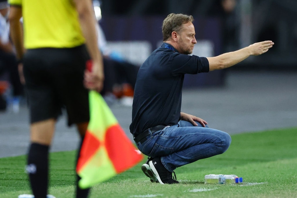 Chiến thắng 4-0 ở chung kết lượt đi giúp Thái Lan 'chạm một tay' vào chiếc cúp vô địch AFF Cup 2020 bởi cơ hội ngược dòng của Indonesia gần như bằng không. (Ảnh: Getty Images)