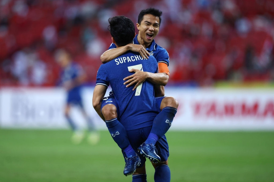 Ngay ở phút thứ 2 của trận đấu, tiền vệ Chanathip Songkrasin đã mở tỷ số cho 'voi chiến' bằng cú sút đẳng cấp. (Ảnh: Getty Images)