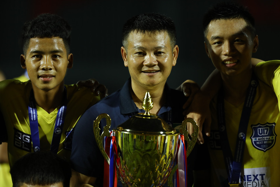Trước chức vô địch U17 Quốc gia 2020, cựu tuyển thủ này cùng U11 và U15 lần lượt lên ngôi vào năm 2018 và 2019, đều trong vai trò trợ lý huấn luyện viên trưởng. (Ảnh: Thế Hiển/Vietnam+)