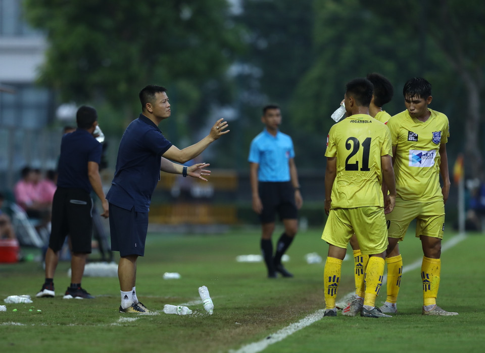 Thành công trong vai trò trợ lý huấn luyện viên giúp Văn Quyến phát triển hơn nữa trong sự nghiệp 'cầm quân.' (Ảnh: Thế Hiển/Vietnam+)