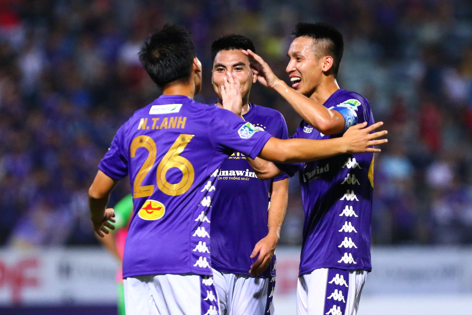 Cho tới những phút bù giờ cuối cùng, Hà Nội FC mới có thể ghi thêm bàn thắng, chiến thắng đối thủ được đánh giá yếu hơn họ. (Ảnh: Nguyên An/Vietnam+)