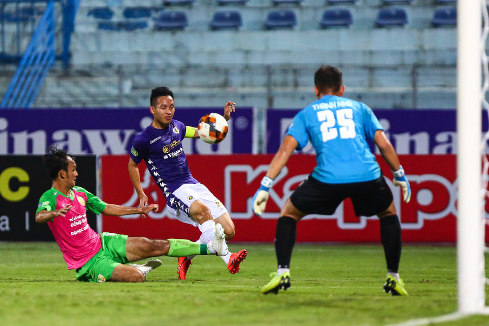 Tuy nhiên, hai Quả bóng vàng Việt Nam gần nhất không thể ghi bàn dù đã có cơ hội. (Ảnh: Nguyên An/Vietnam+)