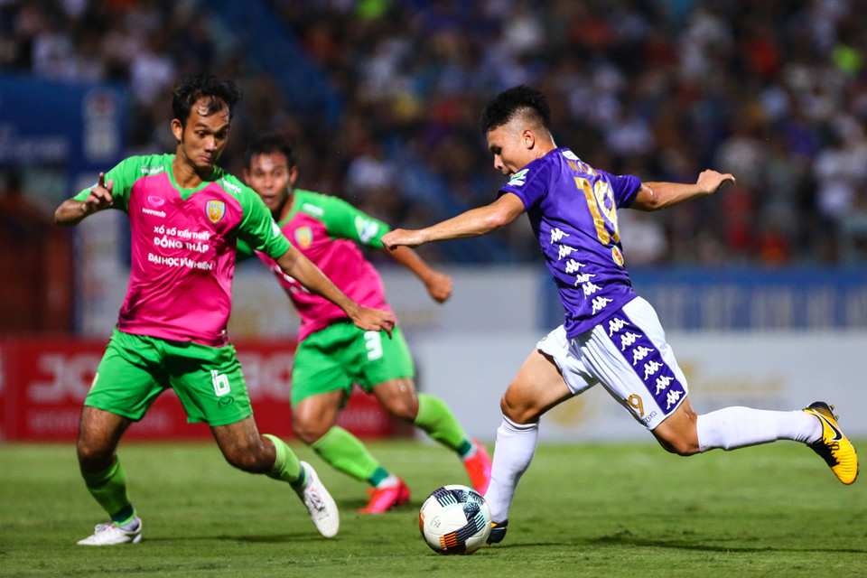 Quang Hải chơi tốt nhưng không ghi bàn khi ít dứt điểm và chủ yếu tạo cơ hội cho đồng đội. Những pha xử lý kỹ thuật của tiền vệ này nhiều lần khiến hậu vệ đối phương vất vả cản phá. (Ảnh: Nguyên An/Vietnam+)