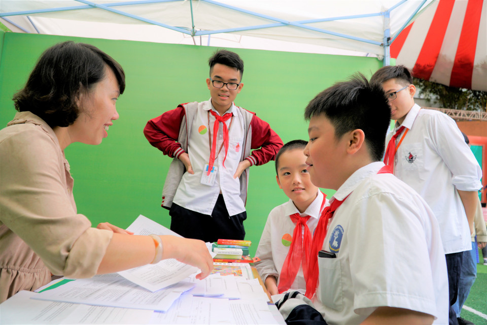 Ngoài ra, các em học sinh cũng được trải nghiệm các bài trắc nghiệm về tâm lý tình bạn, học tập nghề nghiệp, tuổi dậy thì với sự tư vấn của các chuyên gia tâm lý. (Ảnh: Minh Hiếu/Vietnam+)