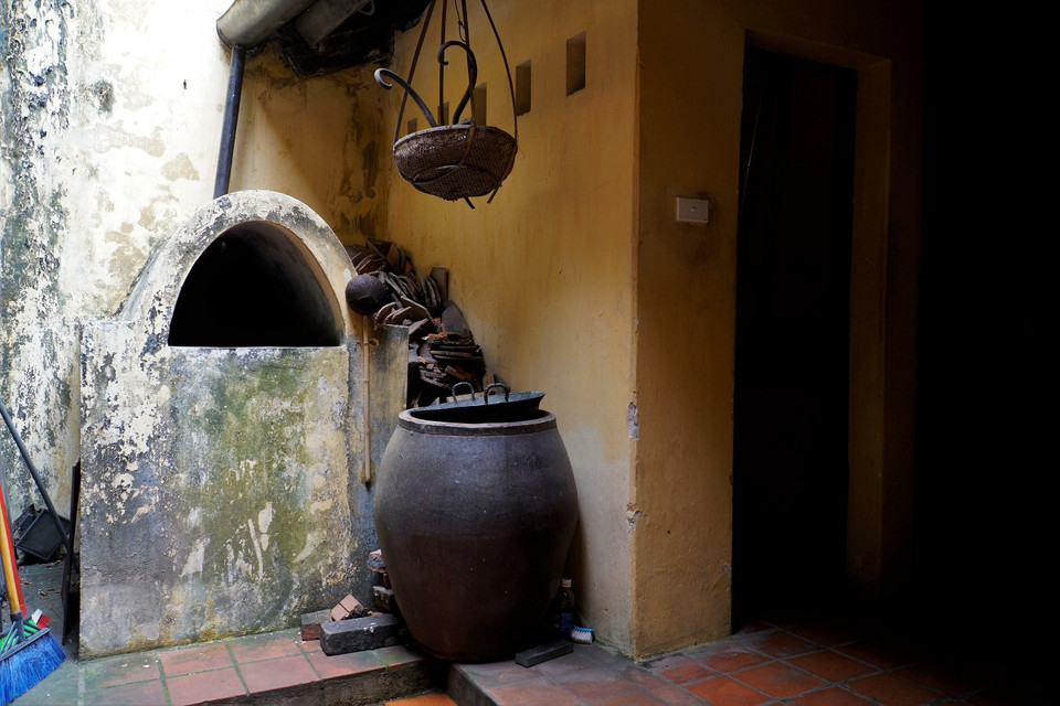 Gian trong để làm nơi chứa nước và phòng nghỉ. (Ảnh: Minh Hiếu/Vietnam+)