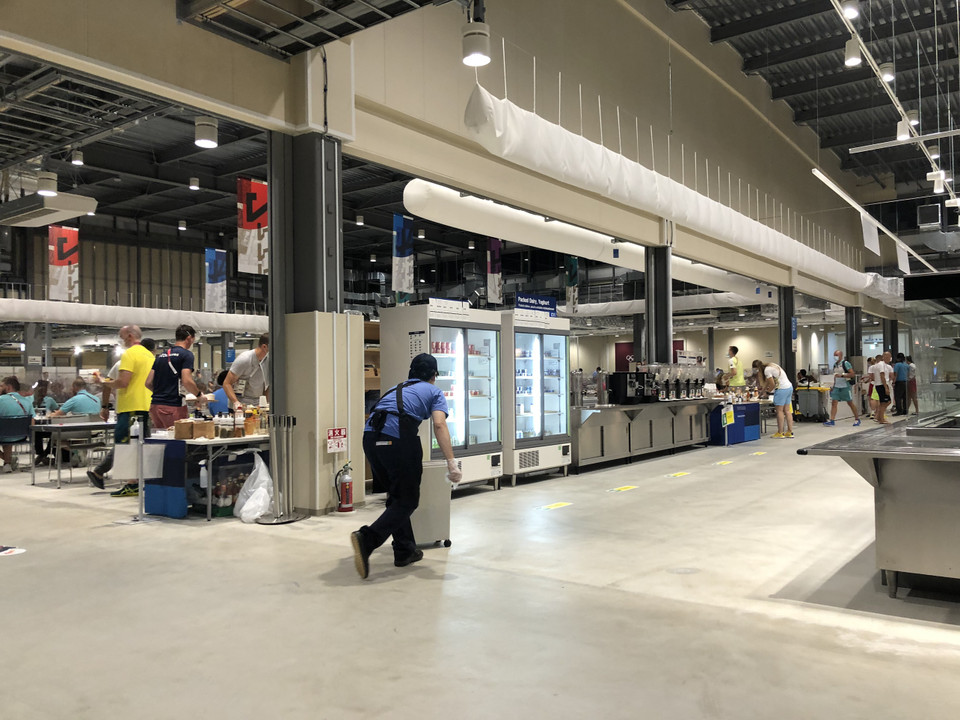 Nhà ăn tại Olympic Tokyo bị coi là nơi có nguy cơ cao lây nhiễm COVID-19. (Ảnh: Thu Sâm) 