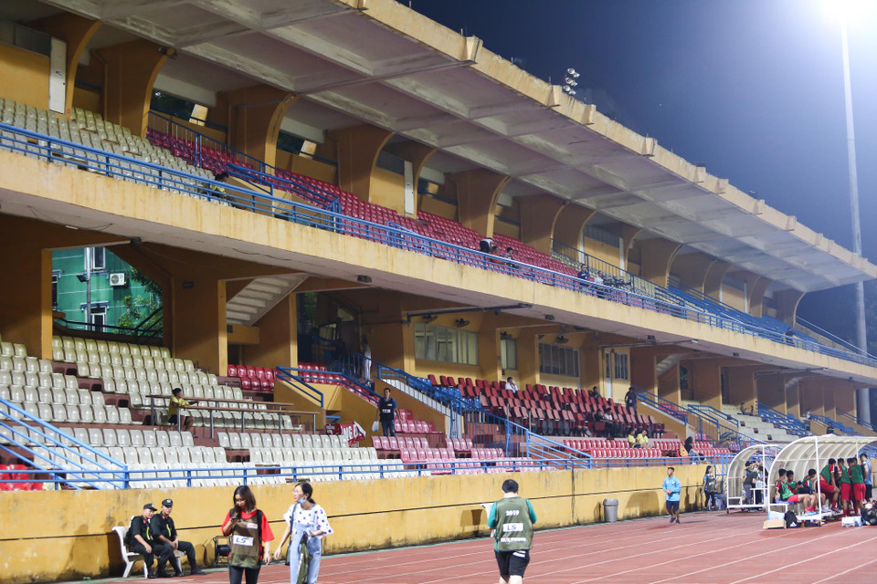 Án phạt "treo sân" chỉ áp dụng cho Hà Nội FC ở các trận đấu sân trên nhà Hàng Đẫy. Khi thi đấu trên sân khách, Quang Hải và đồng đội vẫn được thi đấu dưới sự cổ vũ từ khán giả như bình thường. (Ảnh: Nguyên An)