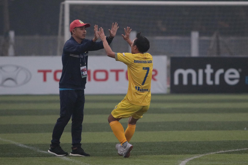 Hai đội không còn lạ lẫm nhau khi từng nhiều lần chạm trán ở giai đấu miền Nam. Điều này giúp trận chung kết VPL-S2 diễn ra cởi mở hấp dẫn với nhiều pha bóng hay. (Ảnh: CTV/Vietnam+)