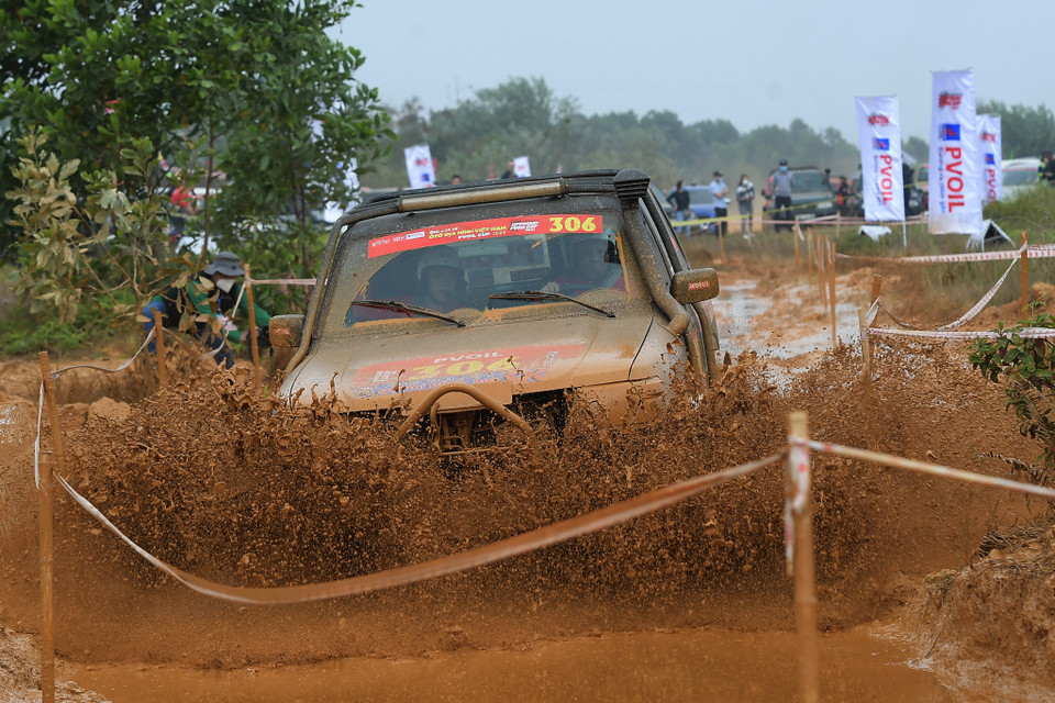  Theo ban tổ chức lần đầu tiên trong lịch sử Giải đua xe ôtô địa hình Việt Nam, mỗi ngày thi đấu có tới 6 đường đua diễn ra cùng lúc. (Ảnh:Hoài Nam/Vietnam+)