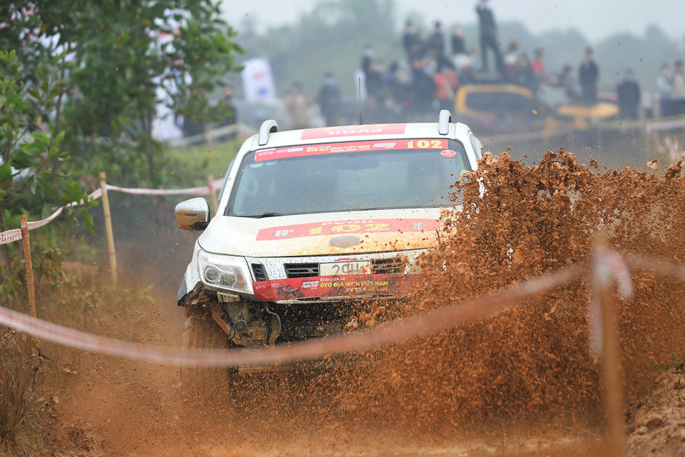  Những đội thi đã đăng ký đường thi phải đảm bảo sẵn sàng thi đấu khi có hiệu lệnh của trọng tài đường thi đó. Trọng tài sẽ gọi tối đa 03 lần mà trong vòng 5 phút, đội thi không xuất phát theo hiệu lệnh thì sẽ bị mất quyền thi đấu. (Ảnh: Hoài Nam/Vietnam+)