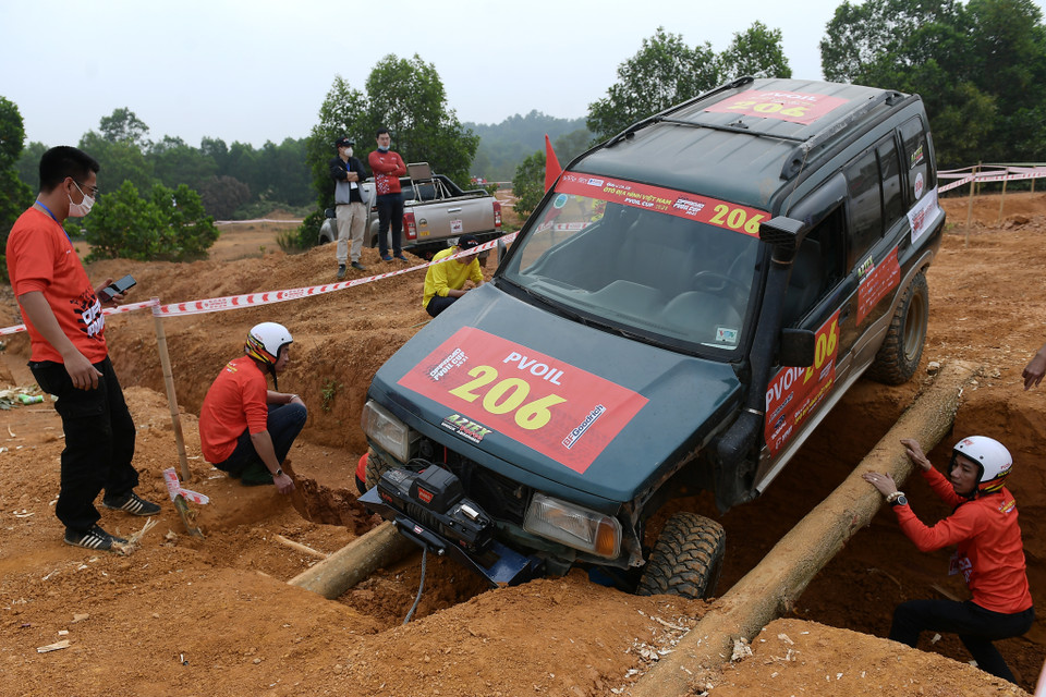 Để đảm bảo chặt chẽ hơn việc kiểm tra tính tuân thủ các quy định về xe thi đấu, kể từ năm 2019 Ban Trọng tài đã thực hiện quá trình hậu kiểm các xe trong top 5 của các phân hạng. (Ảnh: Hoài Nam/Vietnam+)