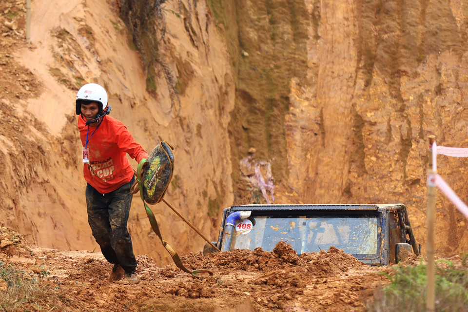 Với những bài thi, vận động viên không được chạy ra ngoài dây (phải chạy trong đường thi), nếu vi phạm sẽ bị quy thành lỗi phạt thời gian. (Ảnh: Hoài Nam/Vietnam+)