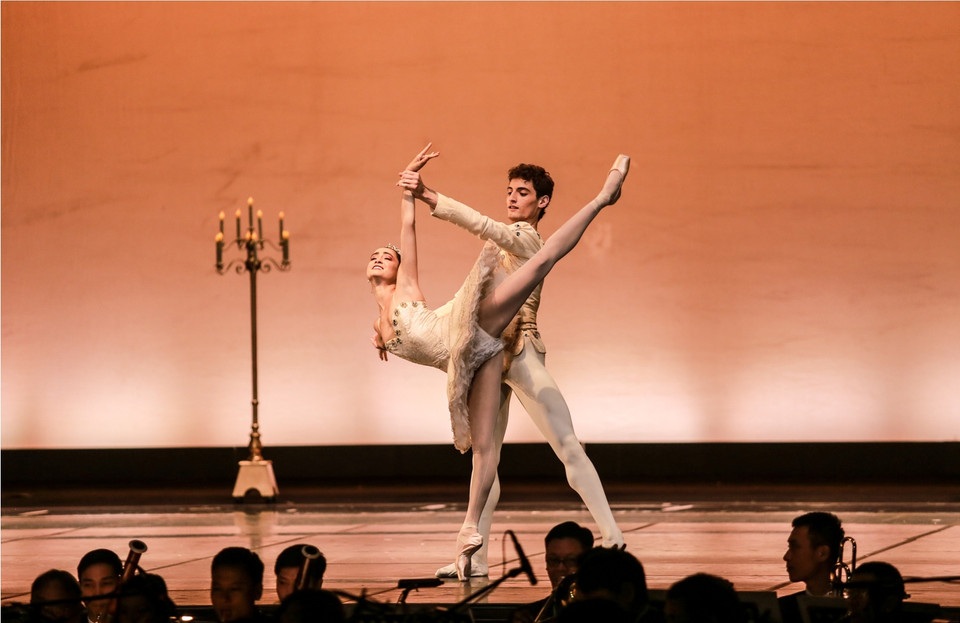 Ngoài sự thanh nhã lãng mạn, khán giả choáng ngợp bởi những bước nhảy kỹ thuật điêu luyện. (Ảnh: BTC)