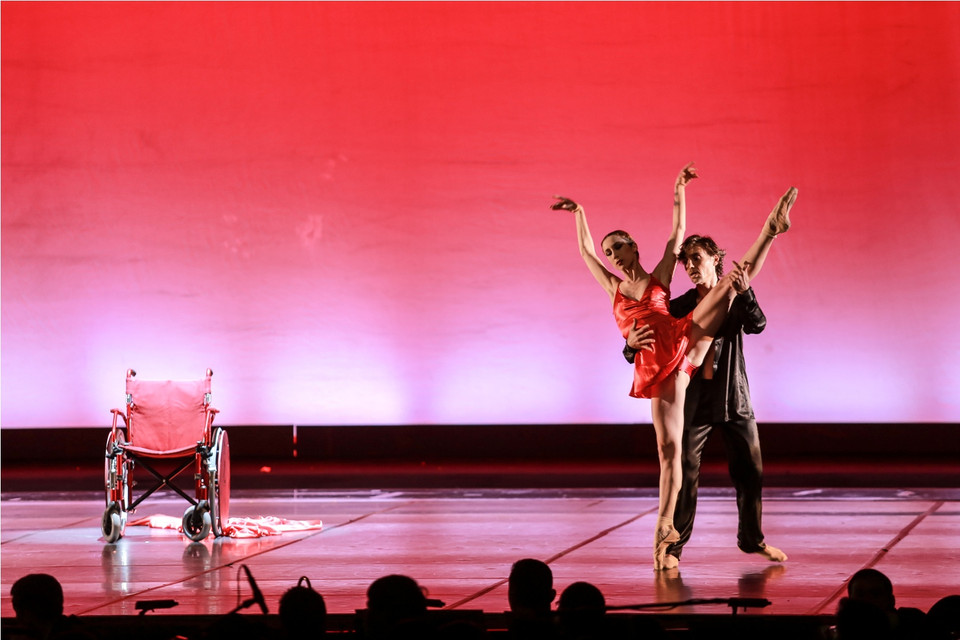 Dàn nhạc giao hưởng Việt Nam đã góp phần tạo nên những khoảnh khắc thăng hoa cho bước nhảy của các vũ công. (Ảnh: BTC)