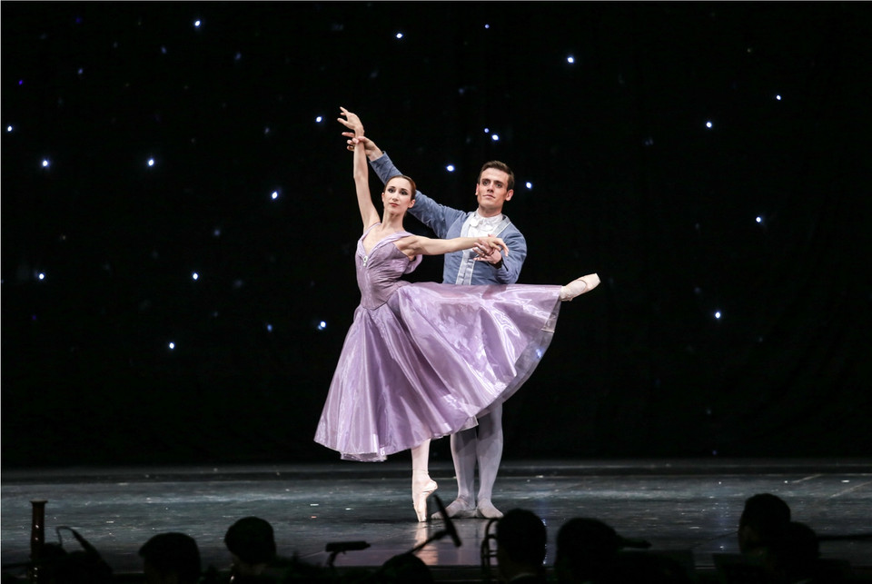 Trên nền nhạc du dương, ballet Pháp đem đến sự thư giãn và nhẹ nhõm bởi sự lãng mạn và thanh nhã. (Ảnh: BTC)