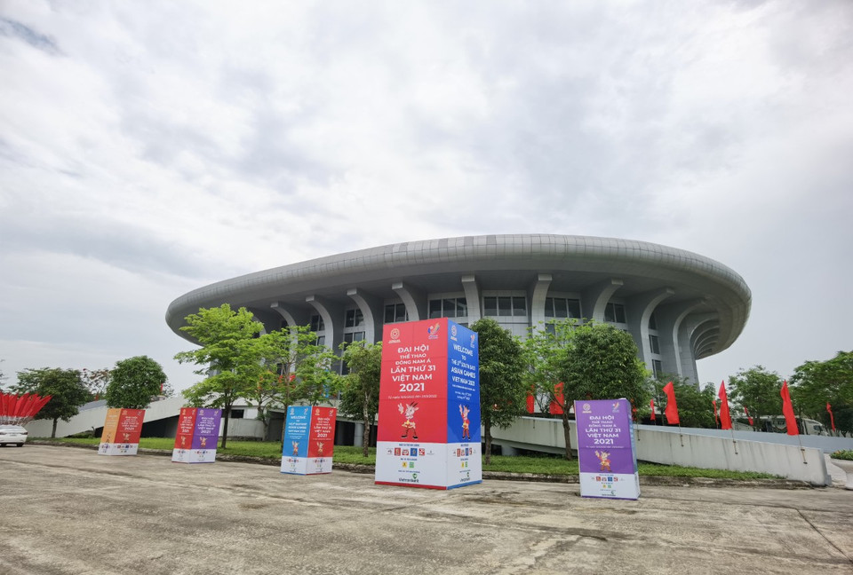 Ít giờ trước khi các trận đấu đầu tiên khởi tranh, nhà thi đấu tỉnh Hà Nam đã hoàn thành xong mọi công tác chuẩn bị từ bên ngoài đến bên trong nhằm đảm bảo tối đa chất lượng công tác tổ chức.(Ảnh: CTV/Vietnam+)