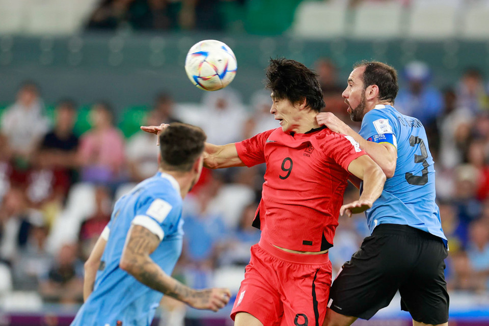 Dẫu vậy, việc giành 1 điểm trước đối thủ khó chịu như Uruguay cũng là thành công với Hàn Quốc. Một lần nữa đội bóng từ châu Á lại khiến các đội bóng được đánh giá cao hơn phải vất vả. (Ảnh: Hải An/Vietnam+) 