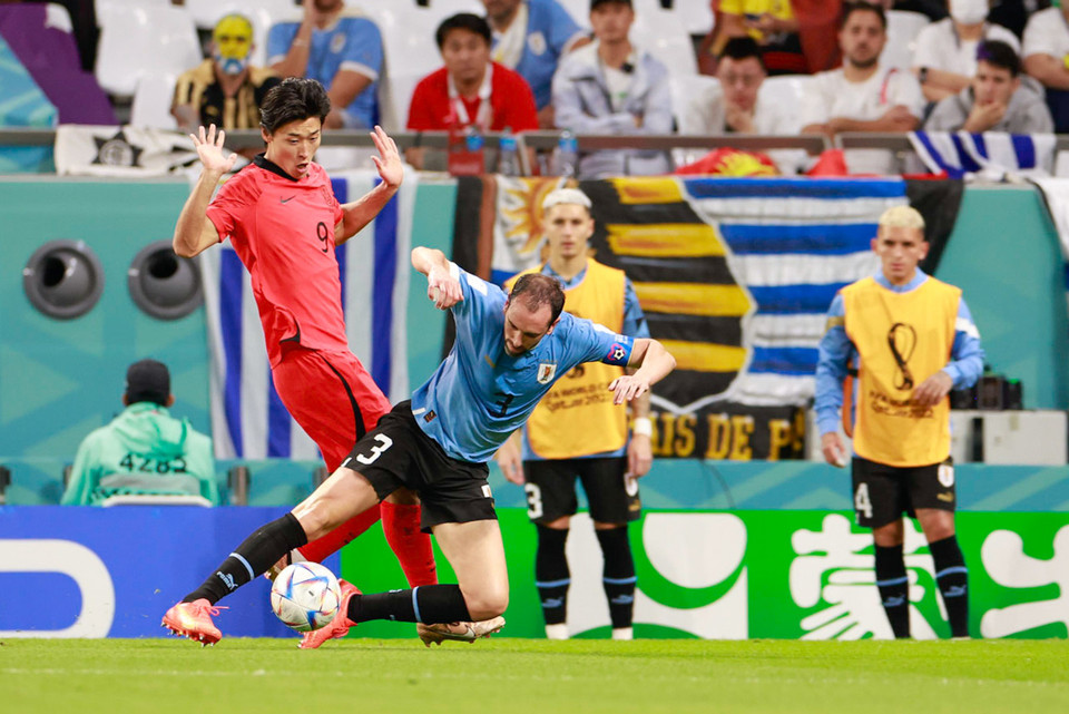 Trên sân thi đấu, đội hình Uruguay gồm những cầu thủ đáng chú ý như tiền vệ Rodrigo Bentancur, Federico Valverde, trung vệ Diego Godin nên khiến Son Heung-min và đồng đội gặp vất vả. (Ảnh: Hải An/Vietnam+) 