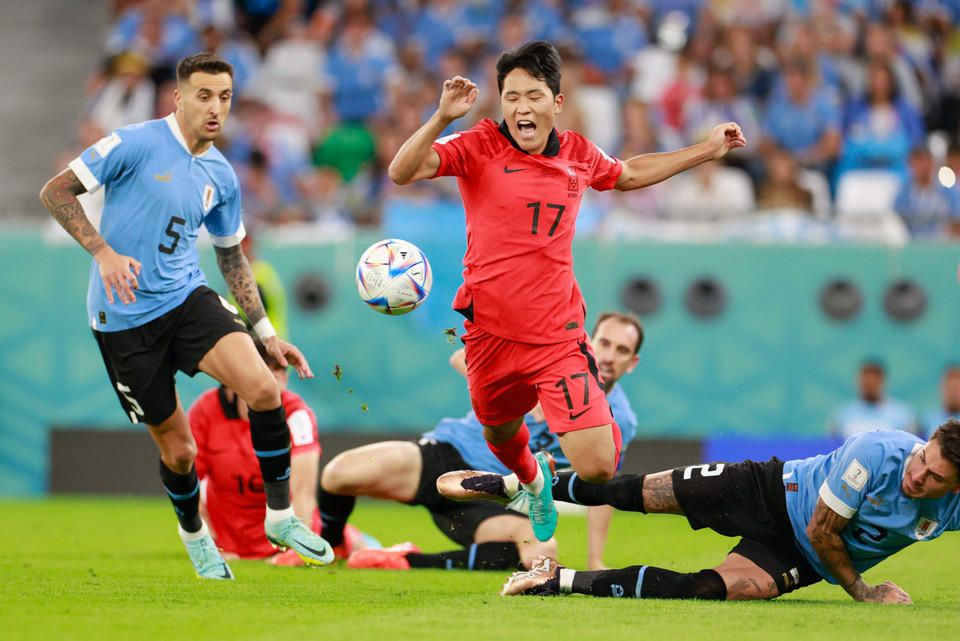 Sau những phút đầu trận bị Hàn Quốc áp đảo, Uruguay cũng dần lấy lại thế trận và tạo được một vài tình huống nguy hiểm. (Ảnh: Hải An/Vietnam+) 