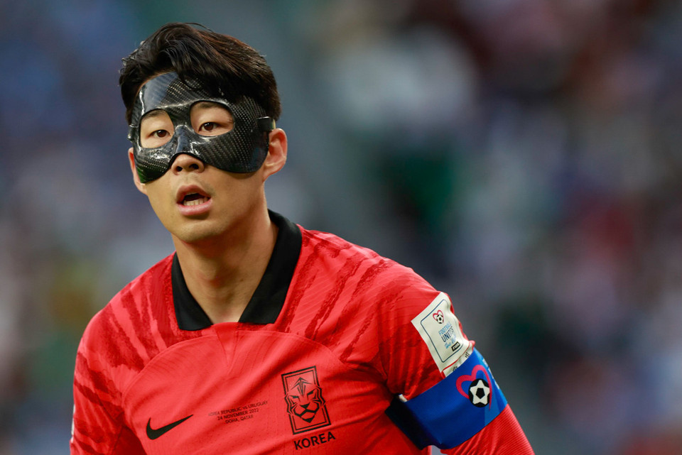 Phóng viên Báo Điện tử VietnamPlus chứng kiến tiền vệ Son Heung-min thi đấu trận đầu tiên tại World Cup 2022 vào tối qua (24/11), qua đó ghi lại nhiều khoảnh khắc đáng chú ý về ngôi sao người Hàn Quốc trước đối thủ Uruguay. (Ảnh: Hải An/Vietnam+) 