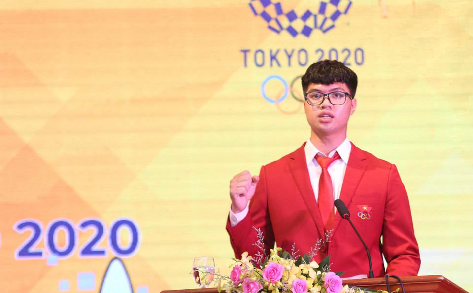 Đoàn thể thao Việt Nam dự kiến bay sang Nhật Bản vào đêm 18/7 tới để tham dự Olympic Tokyo 2020 dự kiến diễn ra từ 23/7-8/8/2021. Trong ảnh, vận động viên Nguyễn Hoàng Phi Vũ (môn bắn cung) tuyên thệ tại buổi lễ xuất quân. (Ảnh: PV/Vietnam+)