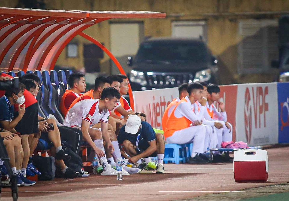 Tình trạng chính thức về chấn thương của cầu thủ Viettel chưa được tiết lộ. Song, đây là tin không vui với tuyển Việt Nam khi ngày hội quân chuẩn bị cho các chiến dịch quan trọng đang tới gần. (Ảnh: PV/Vietnam+)