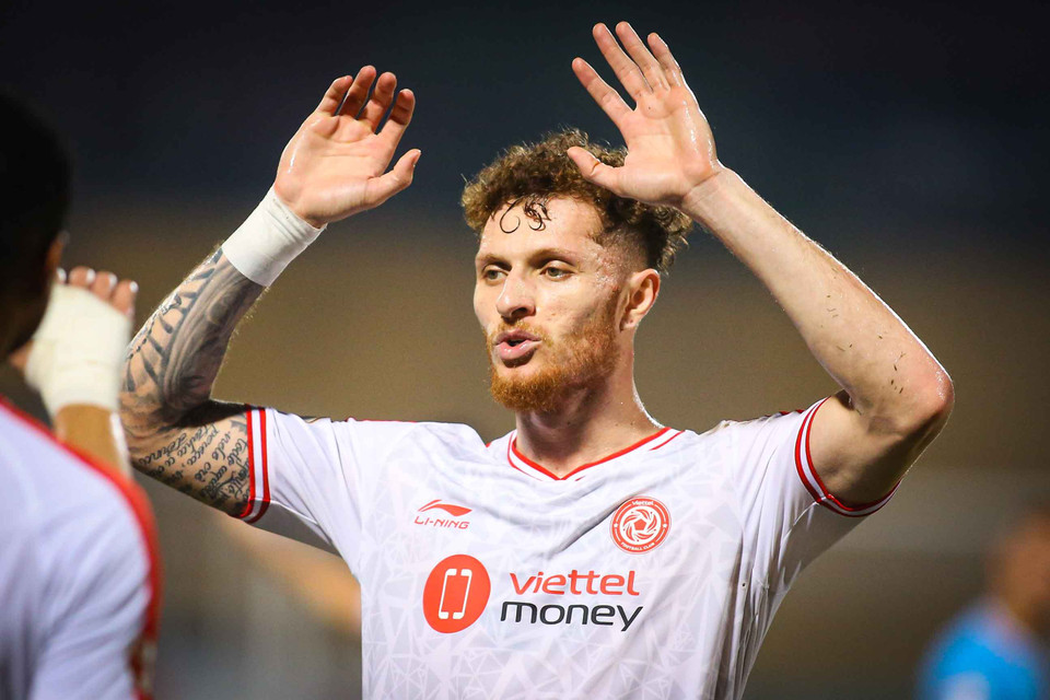 Lần lượt ngoại binh Geovane Magno và tiền đạo Nguyễn Đức Hoàng Minh lập công trong hiệp hai để giúp Viettel ấn định chiến thắng đậm 4-0 trên sân nhà. (Ảnh: PV/Vietnam+)