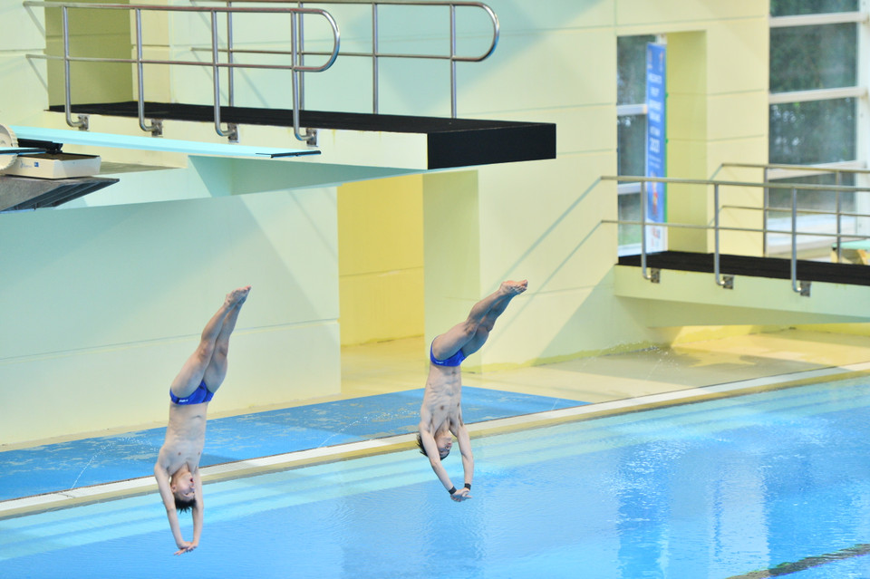 Hình ảnh đẹp ở nội dung nhảy cầu mềm 3m dành cho nam của bộ đôi vận động viên Việt Nam. (Ảnh: PV/Vietnam+)