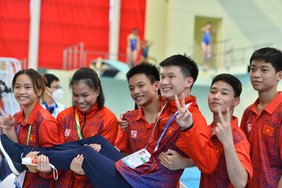 Đội tuyển nhảy cầu Việt Nam ăn mừng sau khi giành huy chương. (Ảnh: PV/Vietnam+)