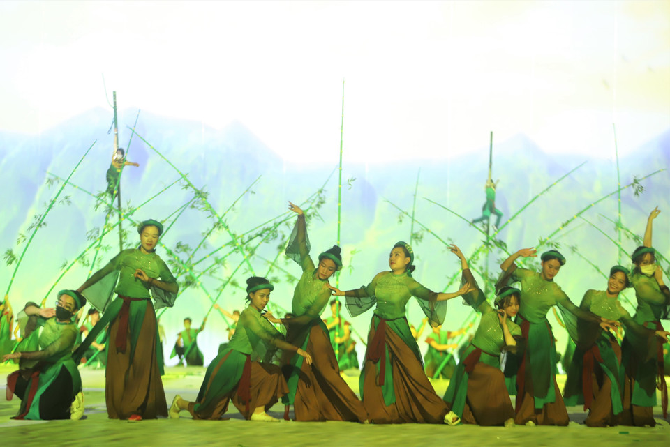 Hàng nghìn nghệ sỹ, diễn viên, học viên đã tập luyện trong thời gian dài và sẵn sàng cho buổi diễn chính thức. (Ảnh: PV/Vietnam+)