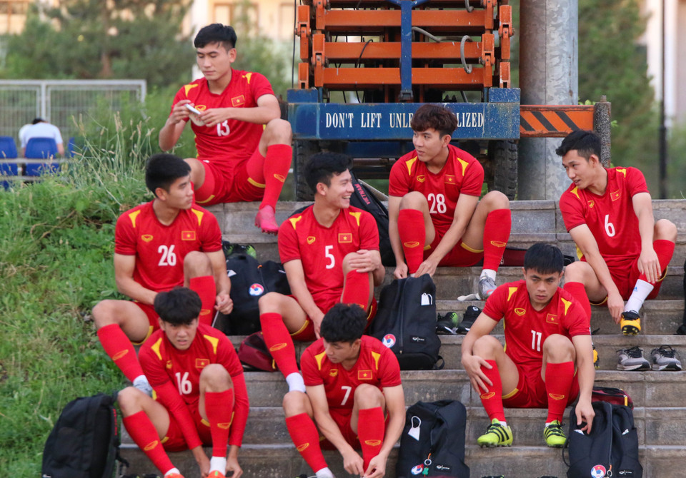 Sau một ngày nghỉ ngơi, các cầu thủ U23 Việt Nam trở lại sân tập vào tối qua (10/6) nhằm chuẩn bị cho trận đấu quan trọng tại vòng tứ kết với U23 Saudi Arabia. (Ảnh: VFF) 