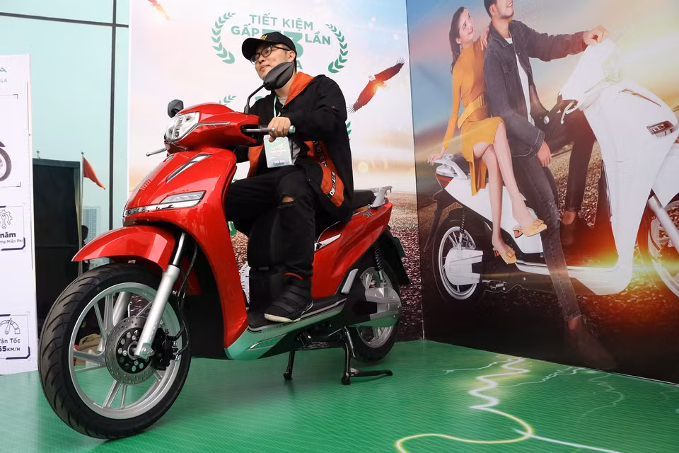 Mẫu xe điện PEGA eSH sử dụng bộ vành 5 chấu kép, đỡ bộ khung có phần to lớn hơn cả Honda SH 2020 với kích thước cơ sở là 2230x1150x750mm và chiều cao là 780mm và trọng lượng 155kg. (Ảnh: Minh Hiếu/Vietnam+)