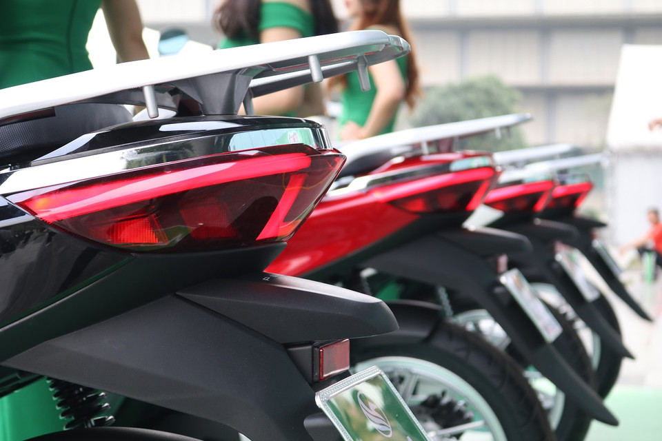 Giống như Honda SH, chiếc xe điện eSH này có thiết kế đuôi xe bo tròn mềm mại, mang lại cảm giác khá nữ tính. (Ảnh: Minh Hiếu/Vietnam+)