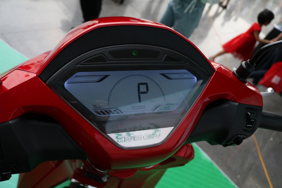 PEGA eSH được trang bị đồng hồ hiển thị điện tử LCD thông thường, không có gì đặc biệt. (Ảnh: Minh Hiếu/Vietnam+)