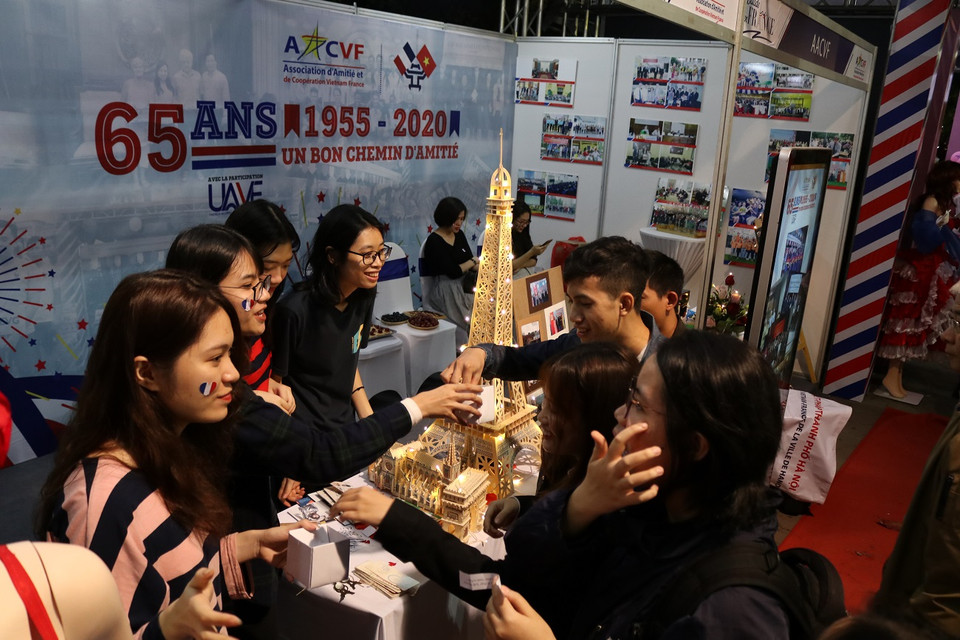 Văn hóa và ngôn ngữ Pháp là một phần quan trọng trong lịch sử phát triển của thành phố. Đến nay, văn hóa, ẩm thực và ngôn ngữ Pháp vẫn được nhiều người dân Hà Nội yêu mến, sử dụng và tiếp tục phổ biến, nhân rộng. (Ảnh: Minh Hiếu/Vietnam+)