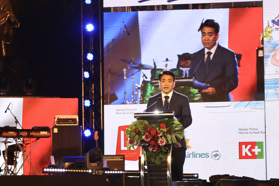 Phát biểu tại buổi lễ, Chủ tịch thành phố Hà Nội, ông Nguyễn Đức Chung hy vọng người tham dự Lễ hội có thể cảm nhận được sự chào đón và tấm lòng của người Hà Nội dành cho đất nước Pháp thu nhỏ tại Việt Nam với 40 gian hàng trưng bày các sản phẩm đặc trưng của nước Pháp. (Ảnh: Minh Hiếu/Vietnam+)