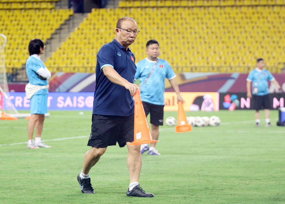 Huấn luyện viên Park Hang-seo cho biết rằng muốn tạo bất ngờ trước đội bóng Tây Á để đem lại niềm vui cho người hâm mộ Việt Nam trong ngày Quốc khánh. (Ảnh: VFF) 