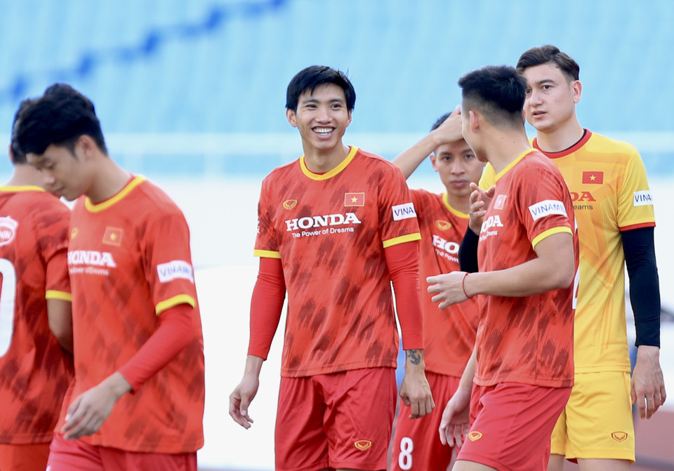 Nhóm cầu thủ mới hội quân như Đoàn Văn Hậu, Hùng Dũng và Văn Lâm cũng ngay lập tức hòa nhập. (Ảnh: PV/Vietnam+)