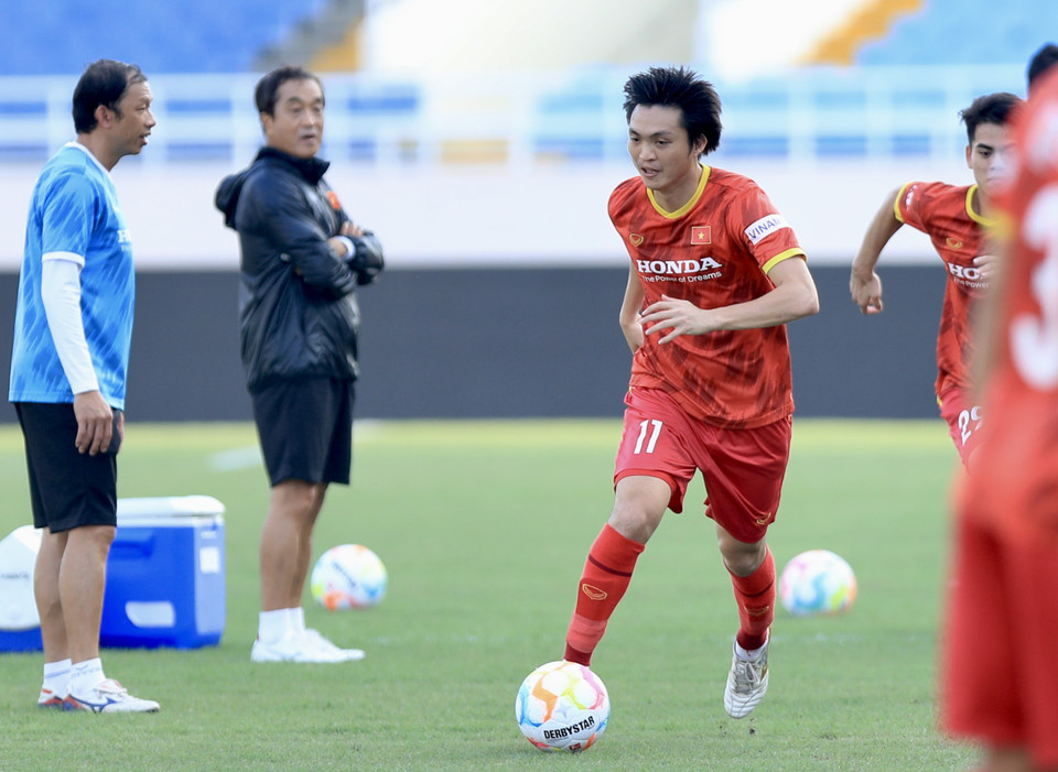 Đây là buổi tập làm quen sân thi đấu Mỹ Đình của tuyển Việt Nam trước khi bước vào trận đấu chính thức gặp câu lạc bộ Borussia Dortmund trong khuôn khổ giao hữu quốc tế. (Ảnh: PV/Vietnam+)