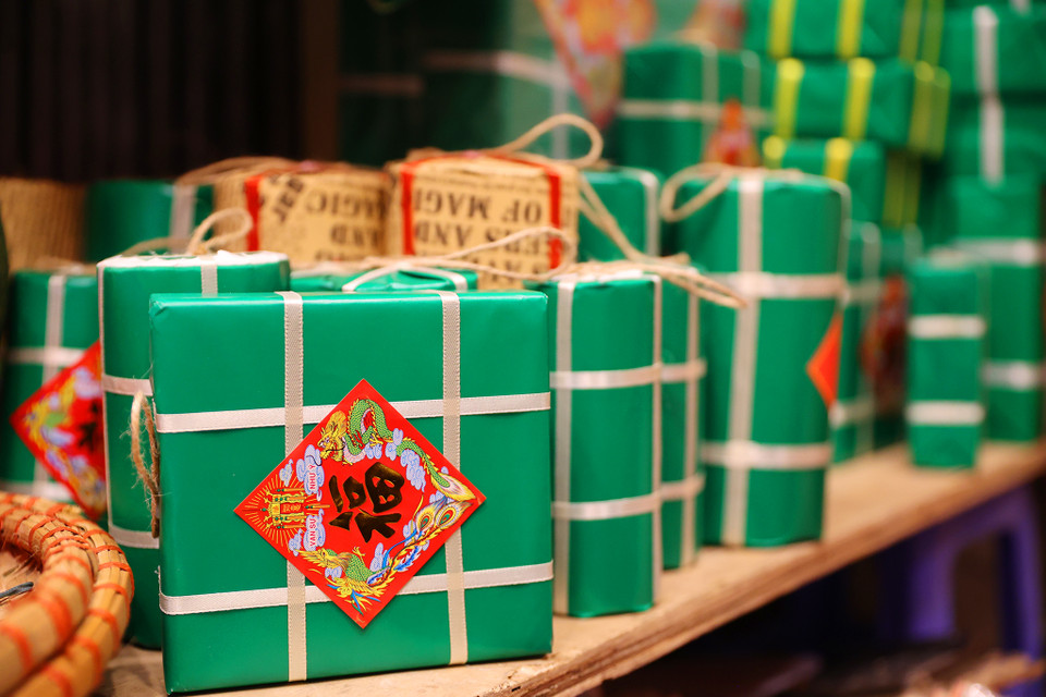 Mỗi cửa hàng có những sáng tạo khác nhau nên cho ra rất nhiều những sản phẩm với mẫu mã đa dạng. (Ảnh: Hoài Nam/Vietnam+)