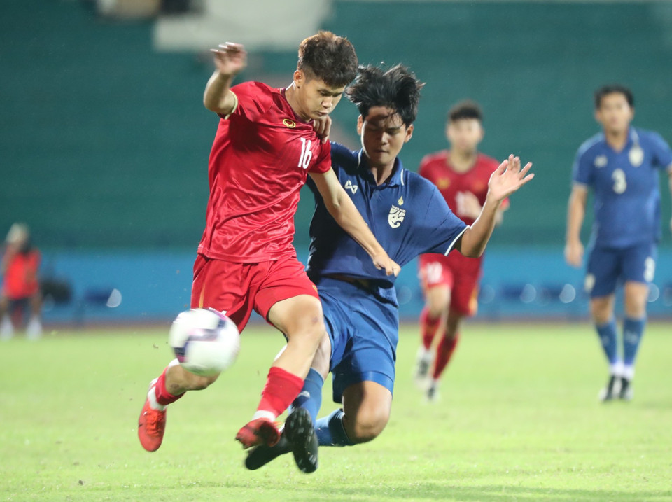 Bên cạnh đó, việc U17 Thái Lan chơi quyết tâm hơn để tìm kiếm bàn thắng rút ngắn tỷ số cũng khiến U17 Việt Nam không còn duy trì được sự áp đảo. (Ảnh: PV/Vietnam+) 