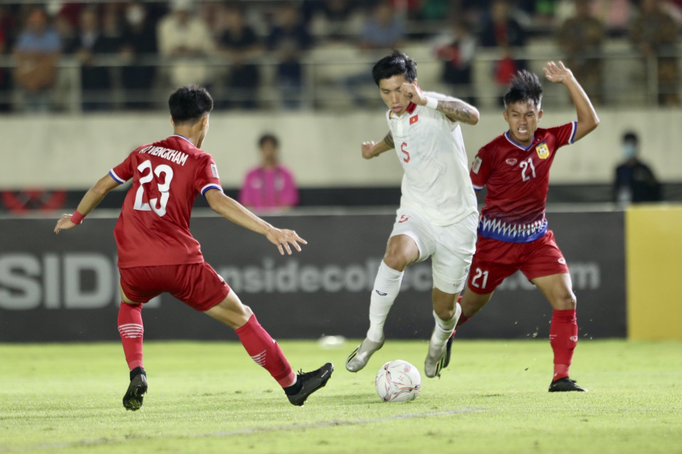 Đội tuyển Việt Nam dễ dàng đánh bại Lào trên sân khách vào tối nay (21/12) trong khuôn khổ lượt trận đầu tiên bảng B của AFF Cup 2022. (Ảnh: PV/Vietnam+)