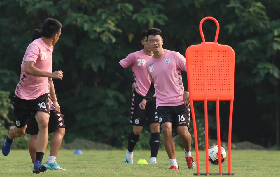 Dự kiến, V-League sẽ trở lại vào cuối tháng Năm trong khi cúp Quốc gia diễn ra sớm hơn hai tuần. Hà Nội FC hiện là đương kim vô địch ở cả hai giải đấu này. (Ảnh: Phúc Tá/Vietnam+)