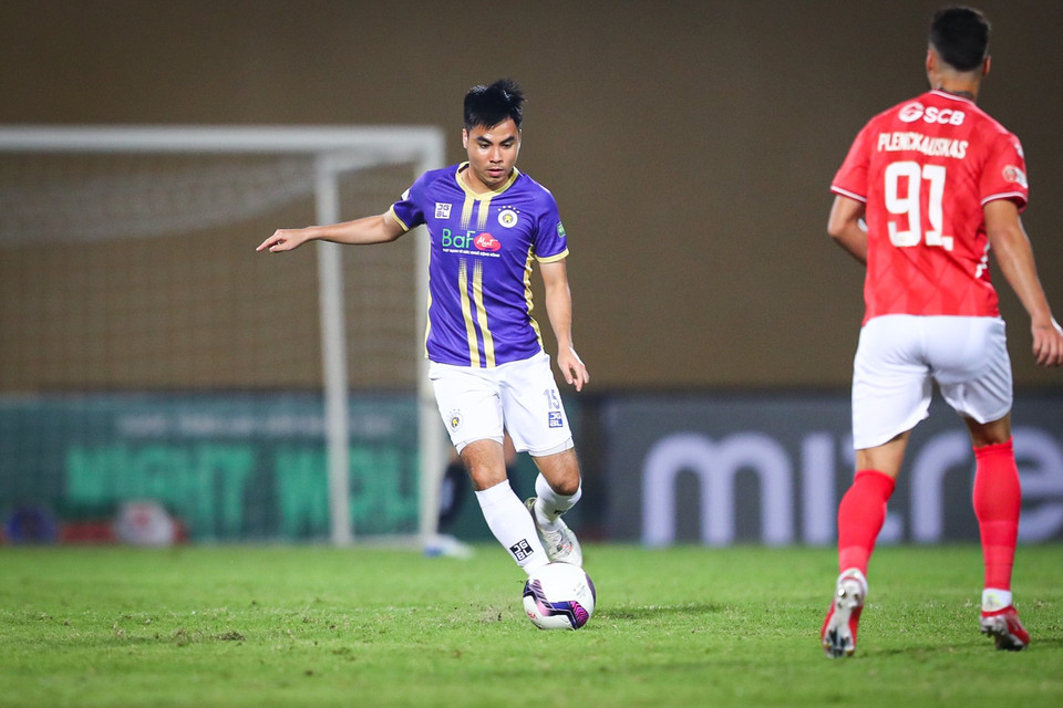 Thậm chí, Hà Nội FC còn tung ra được nhiều cơ hội nguy hiểm hơn kể từ sau tấm thẻ đỏ. (Ảnh: PV/Vietnam+)