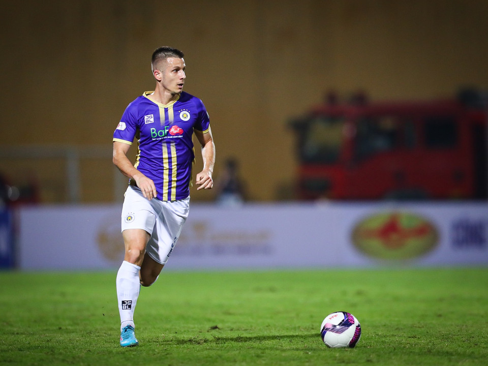 Tiền đạo ngoại binh Siladji cũng chưa có màn ra mắt sân chơi V-League ấn tượng. (Ảnh: PV/Vietnam+)